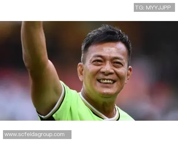 香港足球明星队引发热议球迷们的评价与期待汇聚成潮